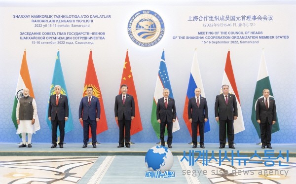 [이슈] 시진핑 中 국가주석, SCO 제22차 정상회의 소규모 회담 참석